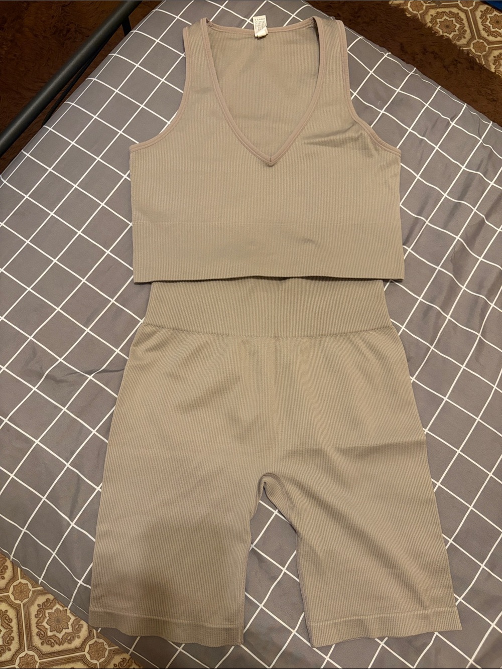 90 Dregees Ribbed V-Neck Crop Top & High-Waist Biker Shorts Set - Taupe XL